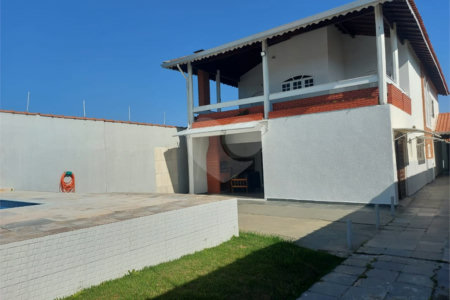 Sobrado à venda ou para alugar com 4 suítes em Balneário Arpoador, Peruíbe, SP