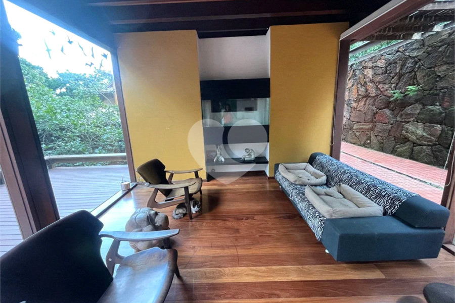 Casa à venda com 3 quartos, sendo 1 suíte, no condomínio Jardim da Montanha I, Mairiporã - SP