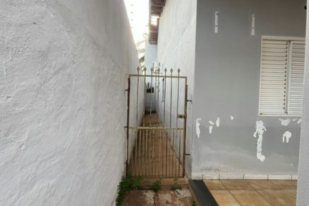 Casa à venda com 3 quartos, sendo 1 suíte,  em Jardim Primaveril, Três Lagoas, MS