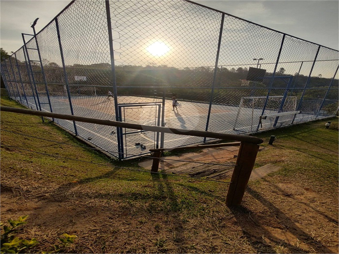 Casa à venda com 3 quartos, sendo 1 suíte,  no condomínio Atibaia Park 1, Atibaia - SP