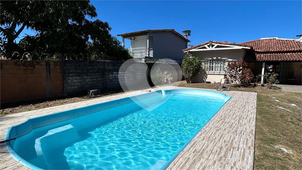 Casa à venda com 3 quartos, sendo 1 suíte, no Centro, Santa Cruz Cabrália, BA