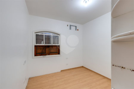 Sobrado à venda com 4 quartos, sendo 2 suítes, em Brooklin, São Paulo, SP