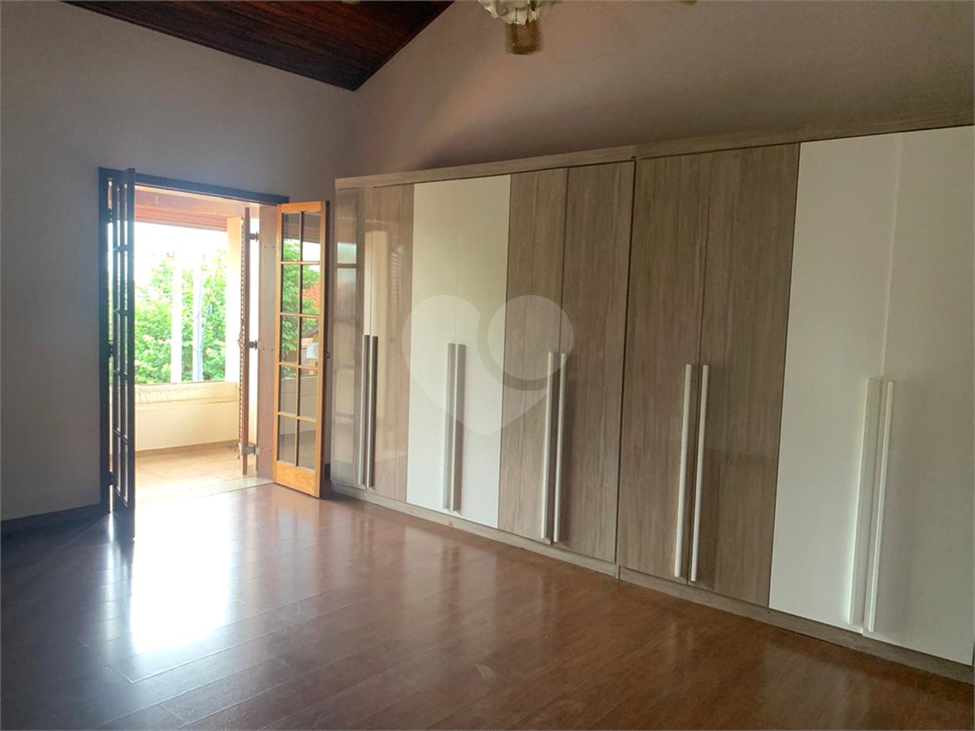 Sobrado à venda com 3 quartos, sendo 1 suíte, em Parque Residencial Rafael Alcalá, Porto Feliz, SP