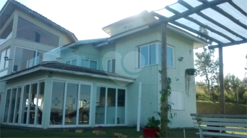 Casa à venda com 4 quartos, sendo 2 suítes, em Pinhal, Jarinu, SP
