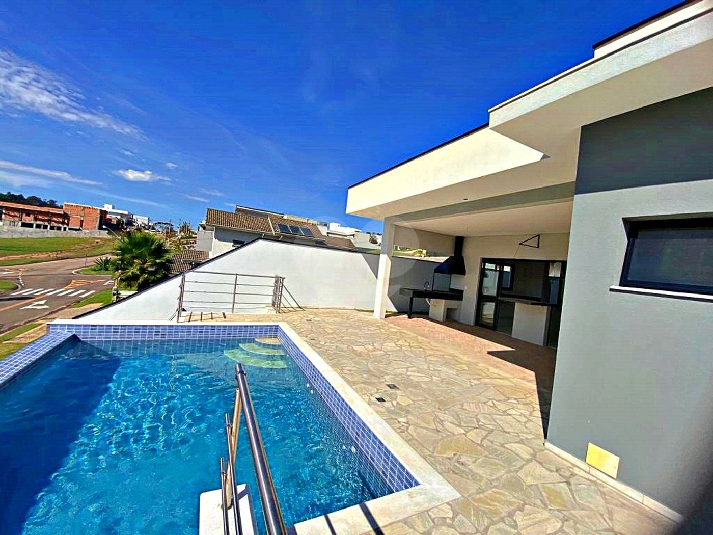 Casa à venda com 3 suítes no condomínio Santa Isabel I, Louveira - SP