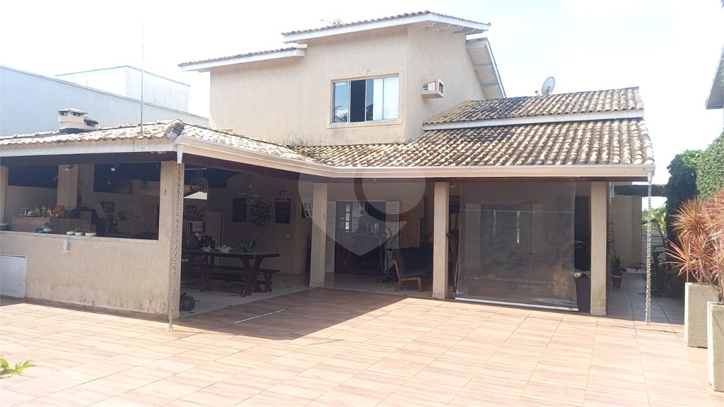 Casa à venda com 3 quartos, sendo 2 suítes, em Jardim Imperial Hills III, Arujá, SP