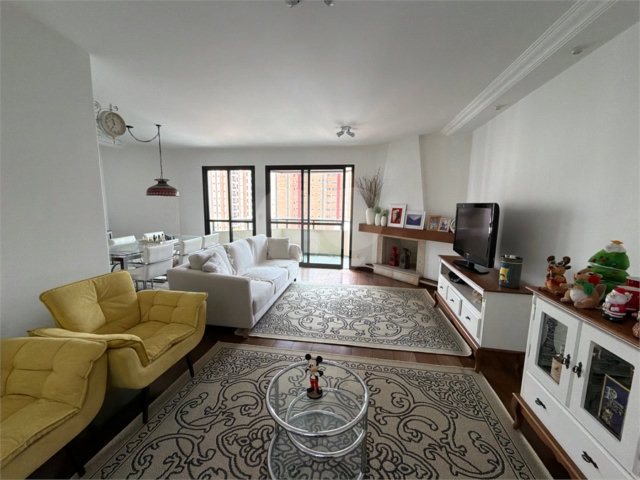 Apartamento à venda com 3 suítes em Moema, São Paulo, SP