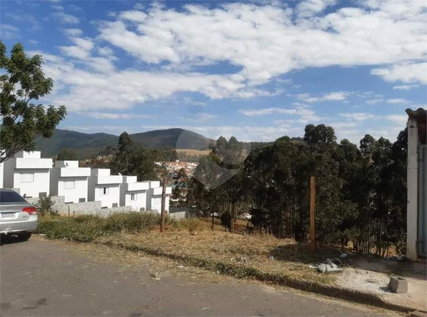 Terreno em Bom Jesus dos Perdões com 290 metros, excelente localização, pronto para construir