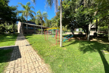 Casa à venda com 5 quartos, sendo 3 suítes, no condomínio Santa Teresa 1, Vinhedo - SP