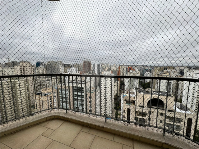 Apartamento à venda com 4 quartos, sendo 1 suíte,  em Moema, São Paulo, SP