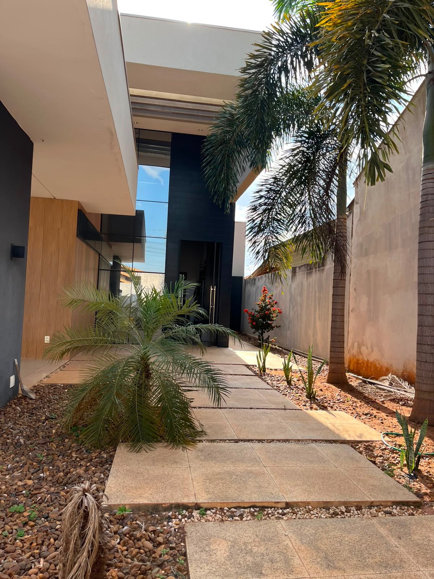 Casa à venda ou para alugar com 4 quartos, sendo 2 suítes,  em Santa Terezinha, Três Lagoas, MS