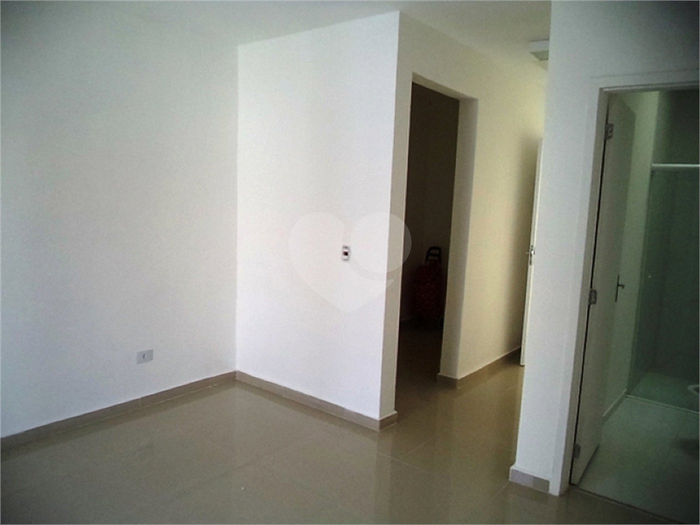 Casa à venda com 2 suítes no condomínio Villagio da Serra, São Paulo - SP
