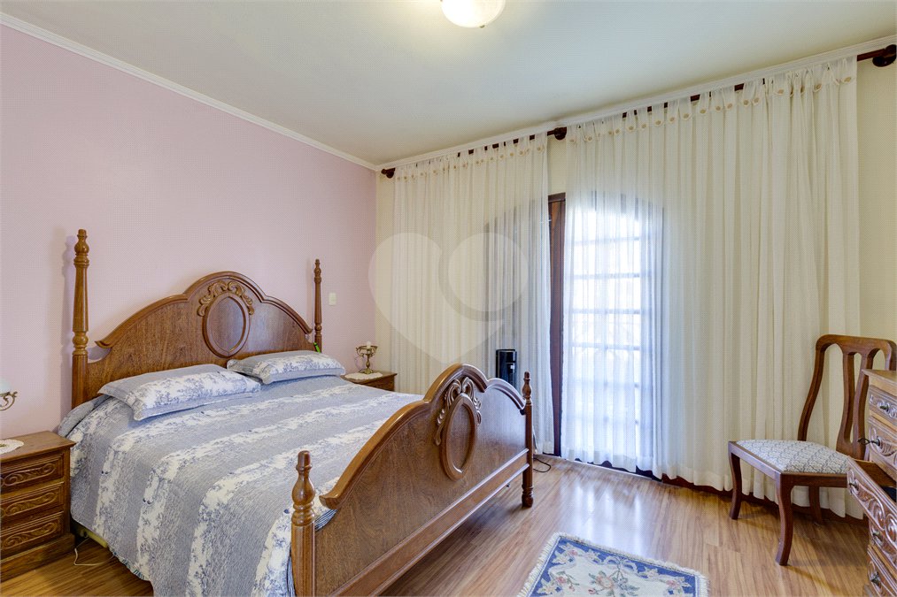 Sobrado à venda com 4 quartos, sendo 1 suíte, em Alto da Boa Vista, São Paulo, SP