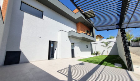 Casa à venda com 3 quartos, sendo 2 suítes,  em Nova Gardênia, Atibaia, SP