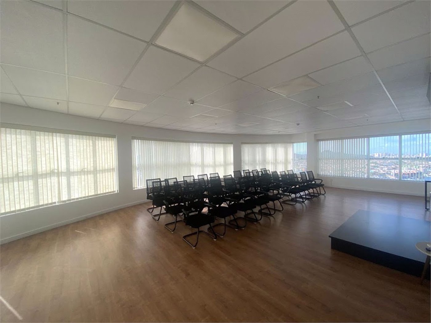 Sala Comercial à venda, Ponta da Praia, Santos - SA0100.