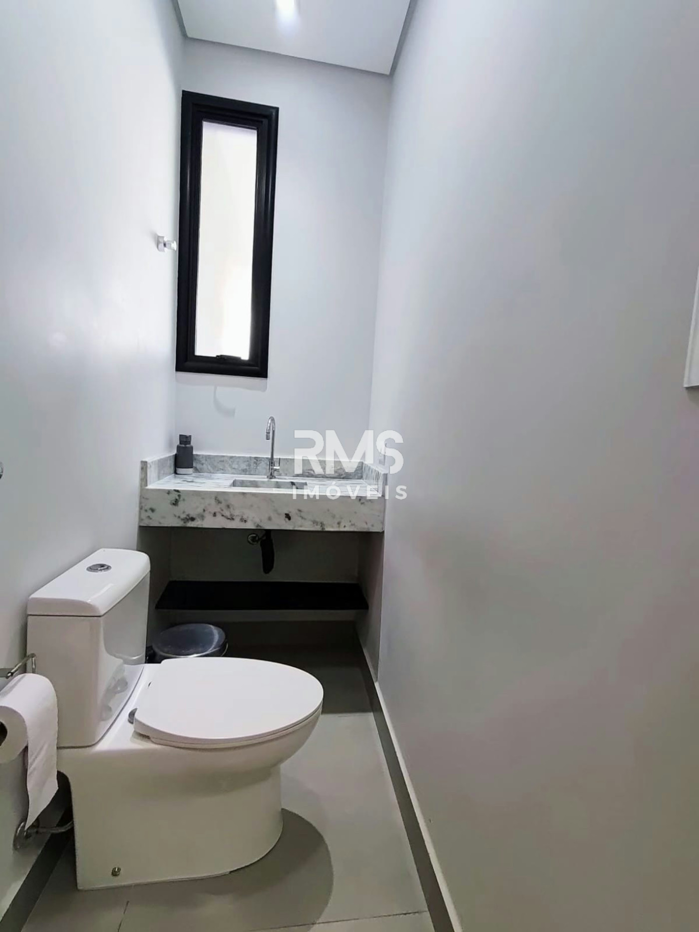 Casa à venda com 3 quartos, sendo 1 suíte, no condomínio Residencial Mont Blanc, Itu - SP
