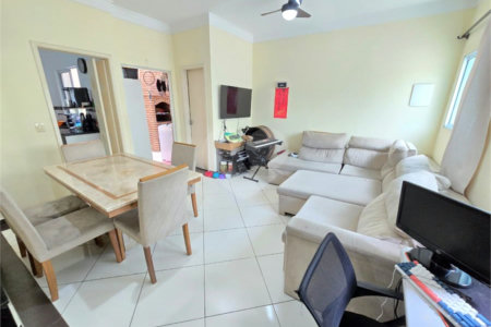 Casa à venda com 3 quartos, sendo 1 suíte, no condomínio Rafaela I, São Paulo - SP
