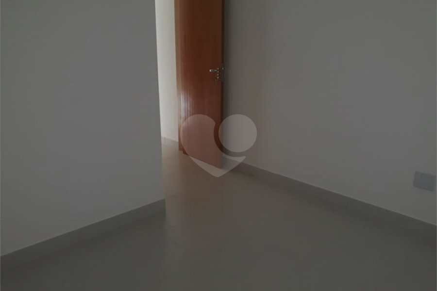 Casa à venda ou para alugar com 3 quartos, sendo 1 suíte, no condomínio martinha, São Paulo - SP
