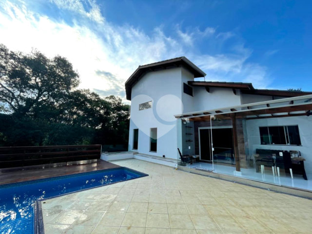 Casa à venda ou para alugar com 4 suítes no condomínio Associação Reserva das Hortênsias, Mairiporã - SP
