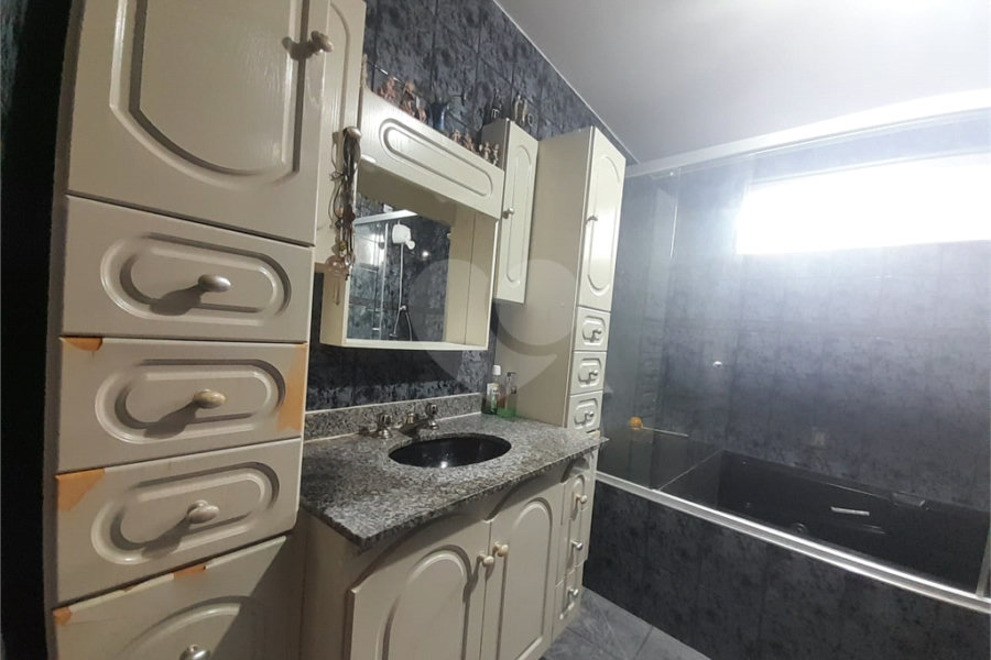 Sobrado à venda com 4 quartos, sendo 1 suíte,  em Saúde, São Paulo, SP
