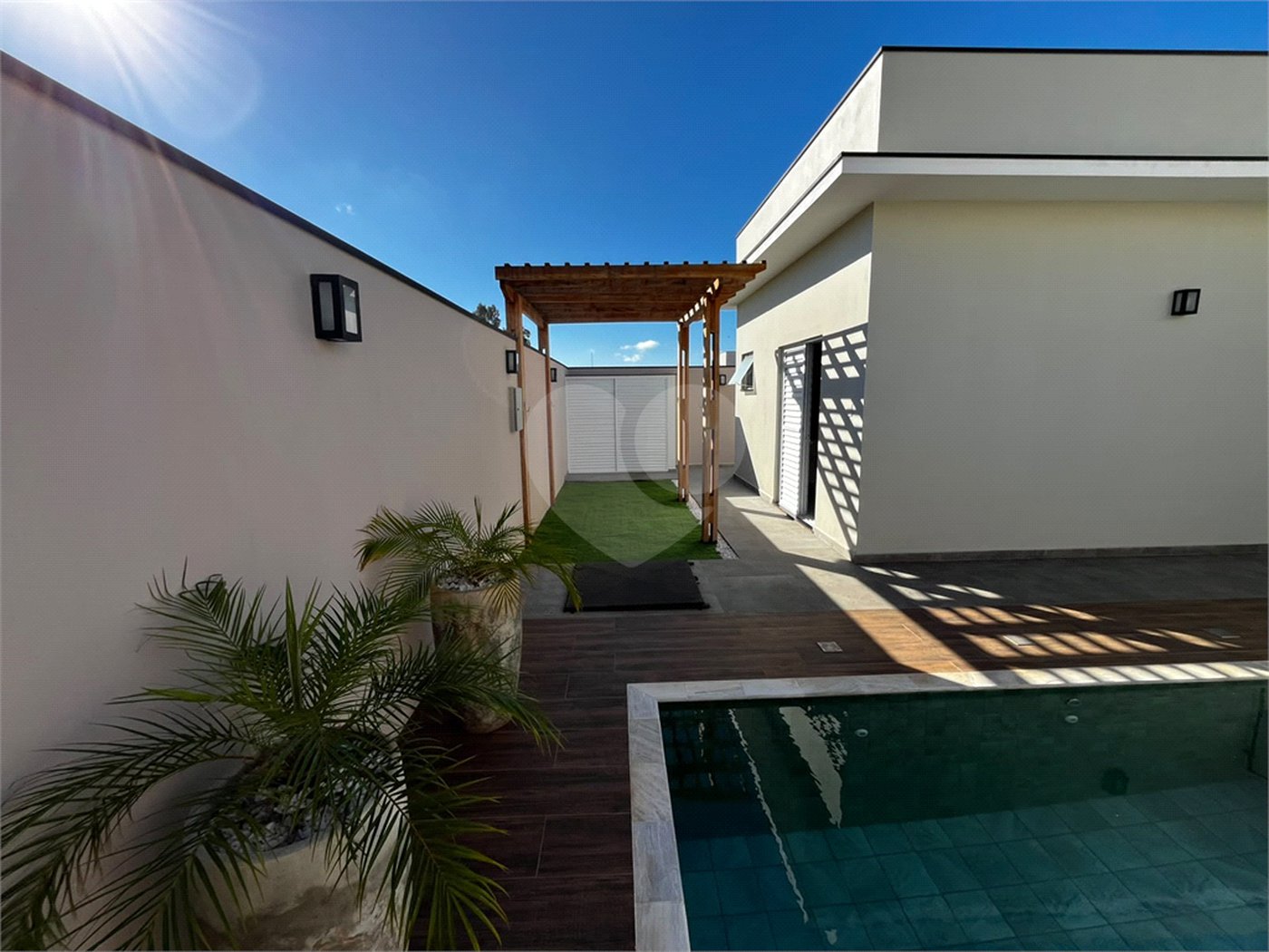 Casa à venda com 3 quartos, sendo 1 suíte, no condomínio Residencial Golden Ville, Itapetininga - SP