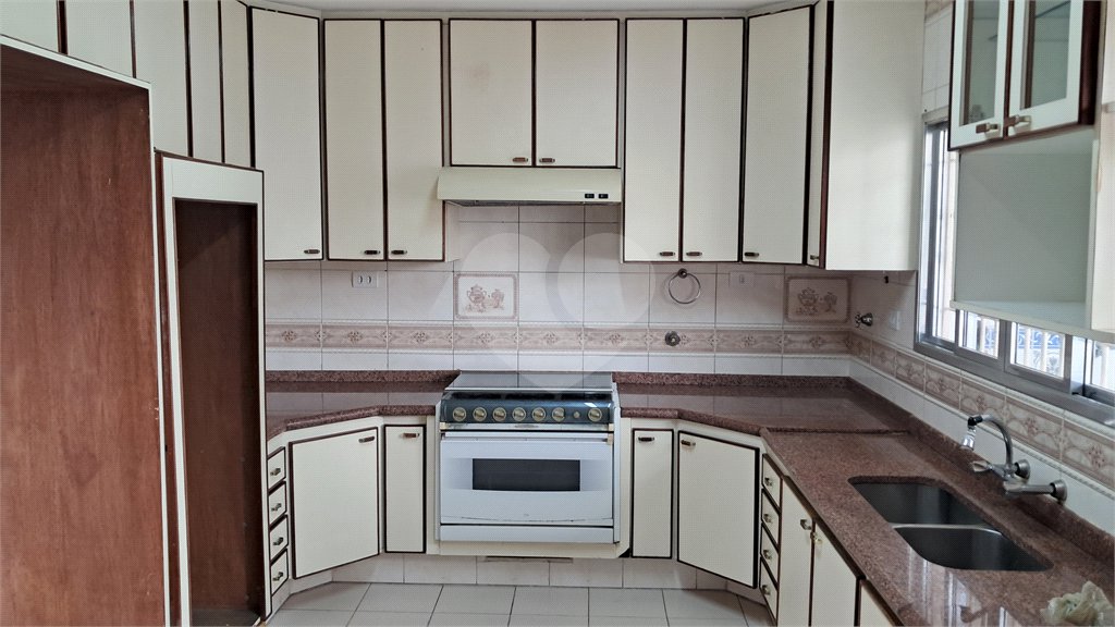 Casa à venda ou para alugar com 3 quartos, sendo 1 suíte, no condomínio Maison, São Paulo - SP