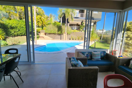 Casa à venda ou para alugar com 5 suítes no condomínio Residencial Jardim Primavera, Louveira - SP