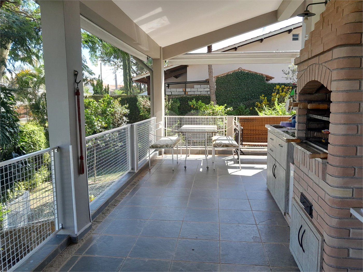 Casa à venda com 3 quartos, sendo 1 suíte, no condomínio Parque Arco Íris, Atibaia - SP