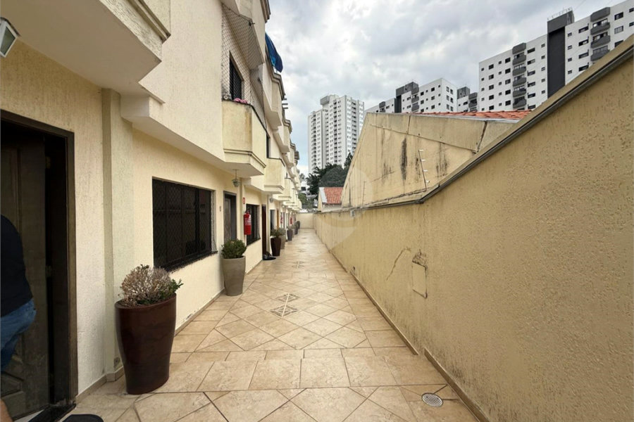 Casa à venda com 3 quartos, sendo 1 suíte, no condomínio Felipe, São Paulo - SP