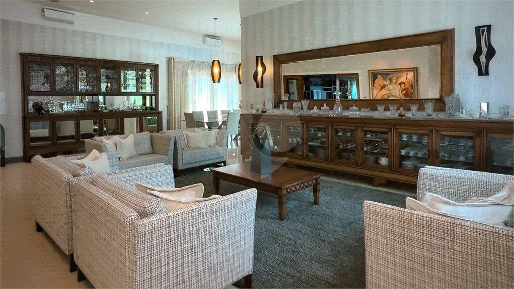 Casa à venda com 4 suítes no condomínio Halvétia Country Residencial, Indaiatuba - SP
