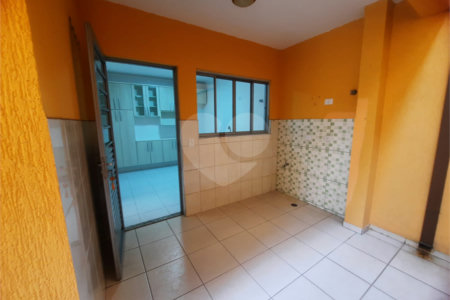 Casa para alugar com 3 quartos, sendo 1 suíte,  no condomínio Residencial Sol Francisco, São Paulo - SP