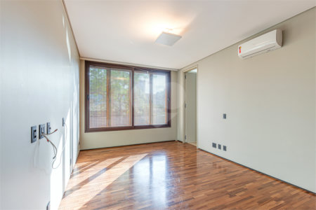 Casa à venda com 4 quartos, sendo 3 suítes, em Vila Nova Conceição, São Paulo, SP