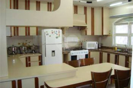 Casa à venda com 4 quartos, sendo 3 suítes, em Vila Alpina, Santo André, SP