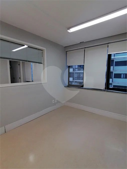 SALA COMERCIAL, 106m2, NO PARAISO