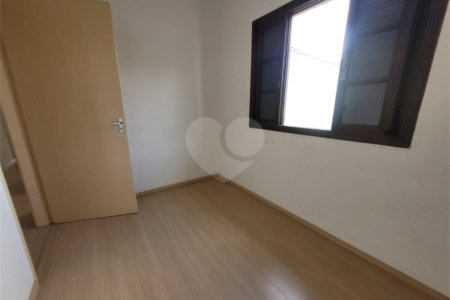Casa à venda com 3 quartos, sendo 1 suíte, em Parque Maria Domitila, São Paulo, SP