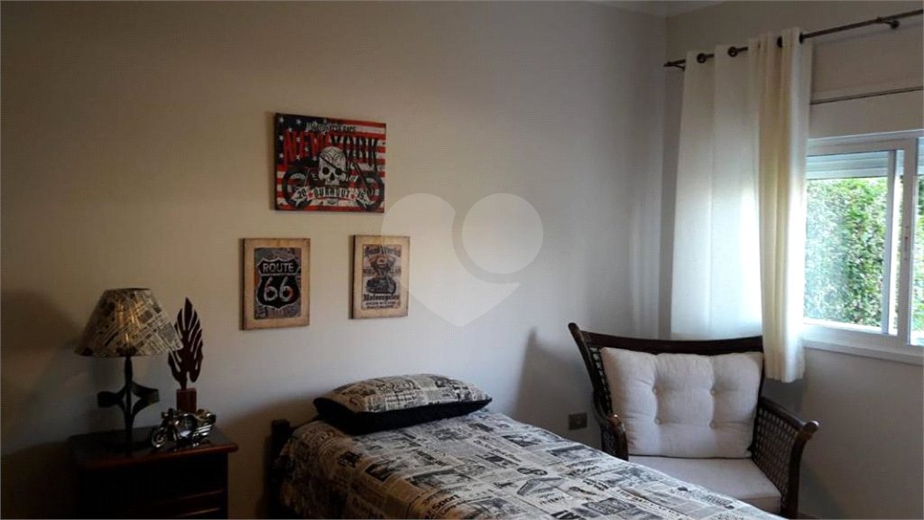 Casa à venda com 4 quartos, sendo 2 suítes, no condomínio Monte Belo, Salto - SP