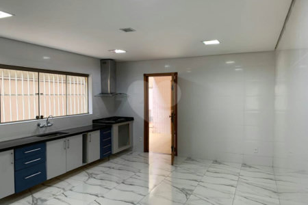 Sobrado à venda com 4 quartos, sendo 1 suíte,  em Chácara Santo Antônio (zona Leste), São Paulo, SP