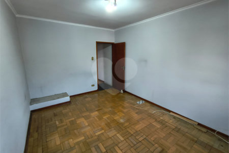Sobrado à venda com 3 quartos em Vila Paulo Silas, São Paulo, SP