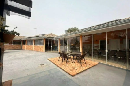 Casa à venda com 3 quartos, sendo 1 suíte, no condomínio Residencial Delle Stelle, Louveira - SP
