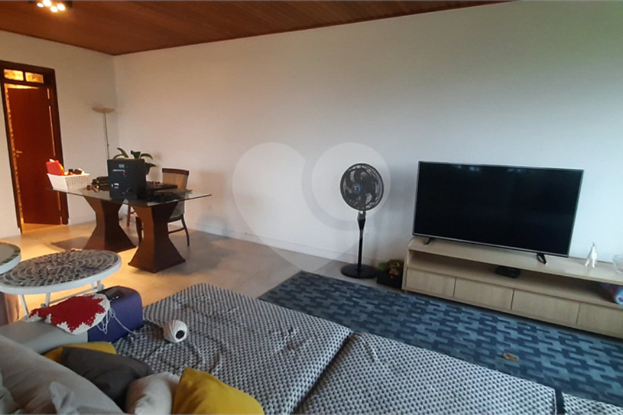 Casa à venda com 3 quartos, sendo 1 suíte, no condomínio Alpes da Cantareira, Mairiporã - SP