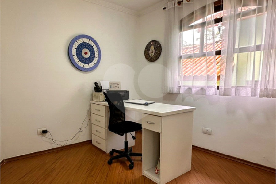 Casa à venda com 5 quartos, sendo 3 suítes, no condomínio Jd Itatinga, São Paulo - SP