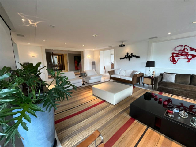 Apartamento à venda com 4 suítes em Jardim Marajoara, São Paulo, SP