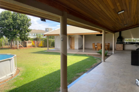 Casa à venda com 4 quartos, sendo 3 suítes, no condomínio Primavera, Salto - SP