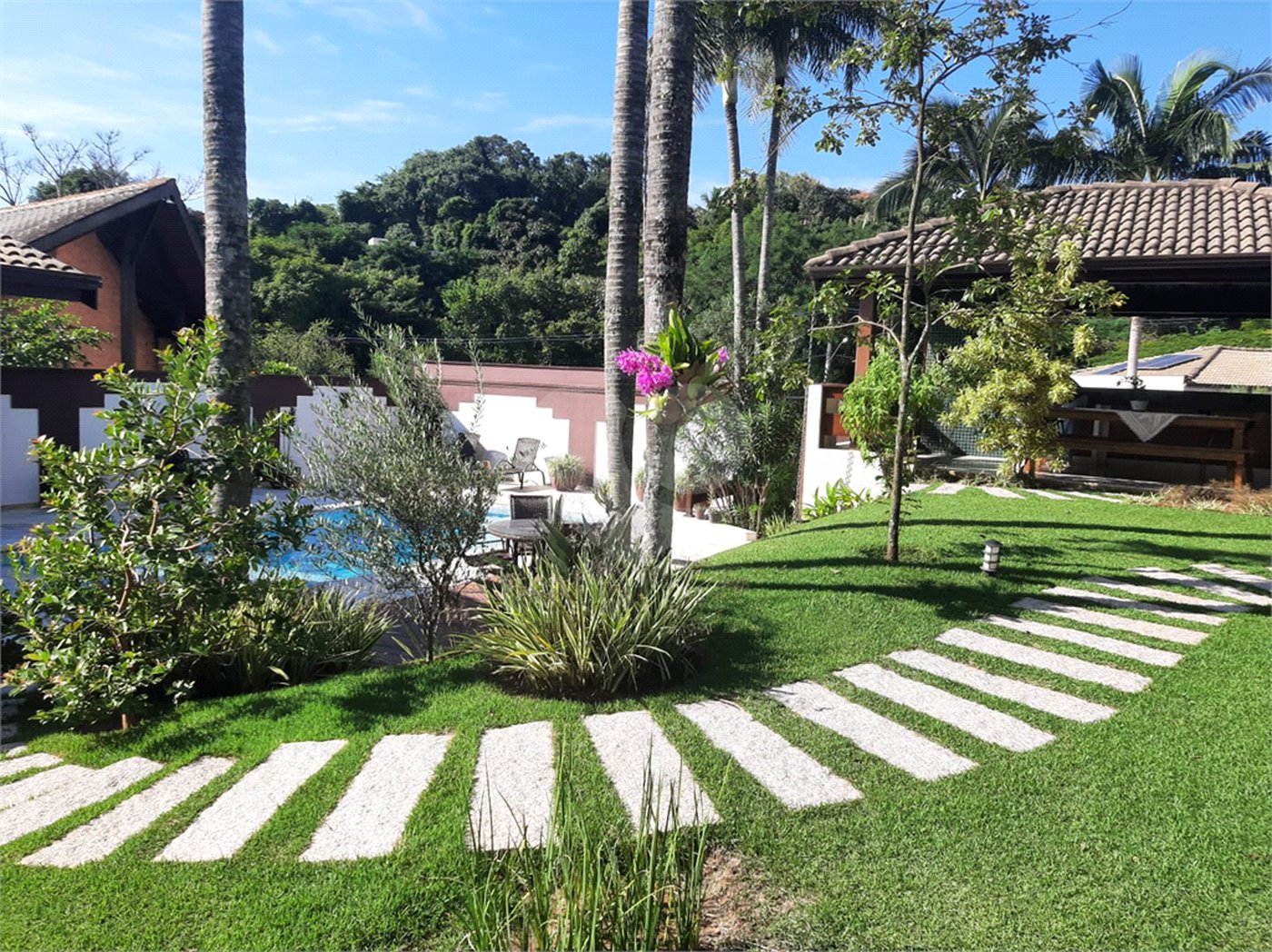 Casa à venda com 4 quartos, sendo 2 suítes,  no condomínio Estância Marambaia, Vinhedo - SP