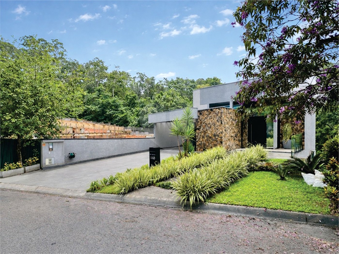 Casa à venda com 3 suítes no condomínio Reserva Santa Maria, Jandira - SP