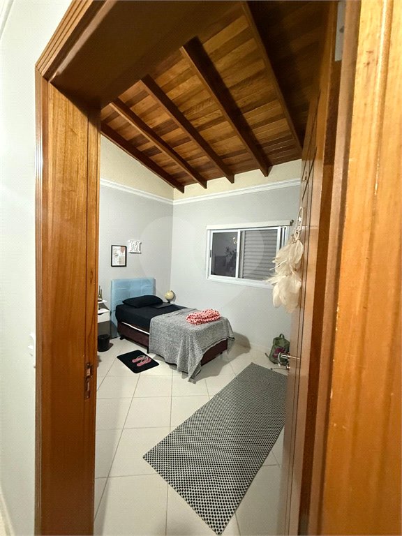 Sobrado à venda com 6 quartos, sendo 2 suítes, em Vila Áurea, Poá, SP