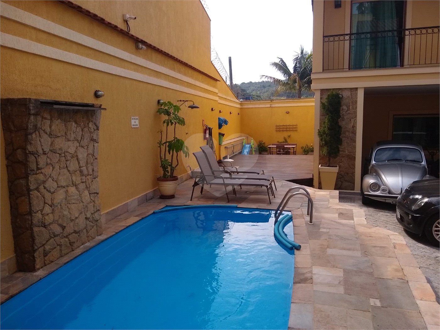 Casa à venda com 3 quartos, sendo 1 suíte, no condomínio Horto Residence, São Paulo - SP