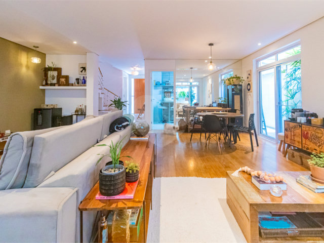 Casa à venda com 4 suítes no condomínio Vila Inglesa, São Paulo - SP