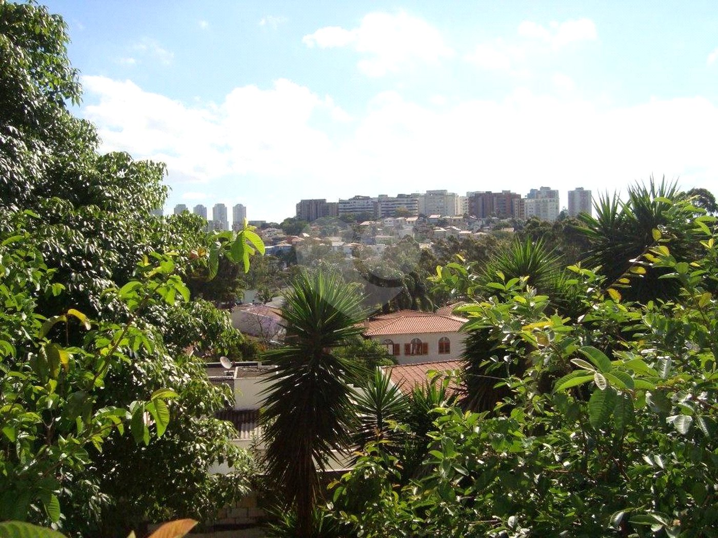 Casa à venda com 3 suítes em Jardim Leonor, São Paulo, SP