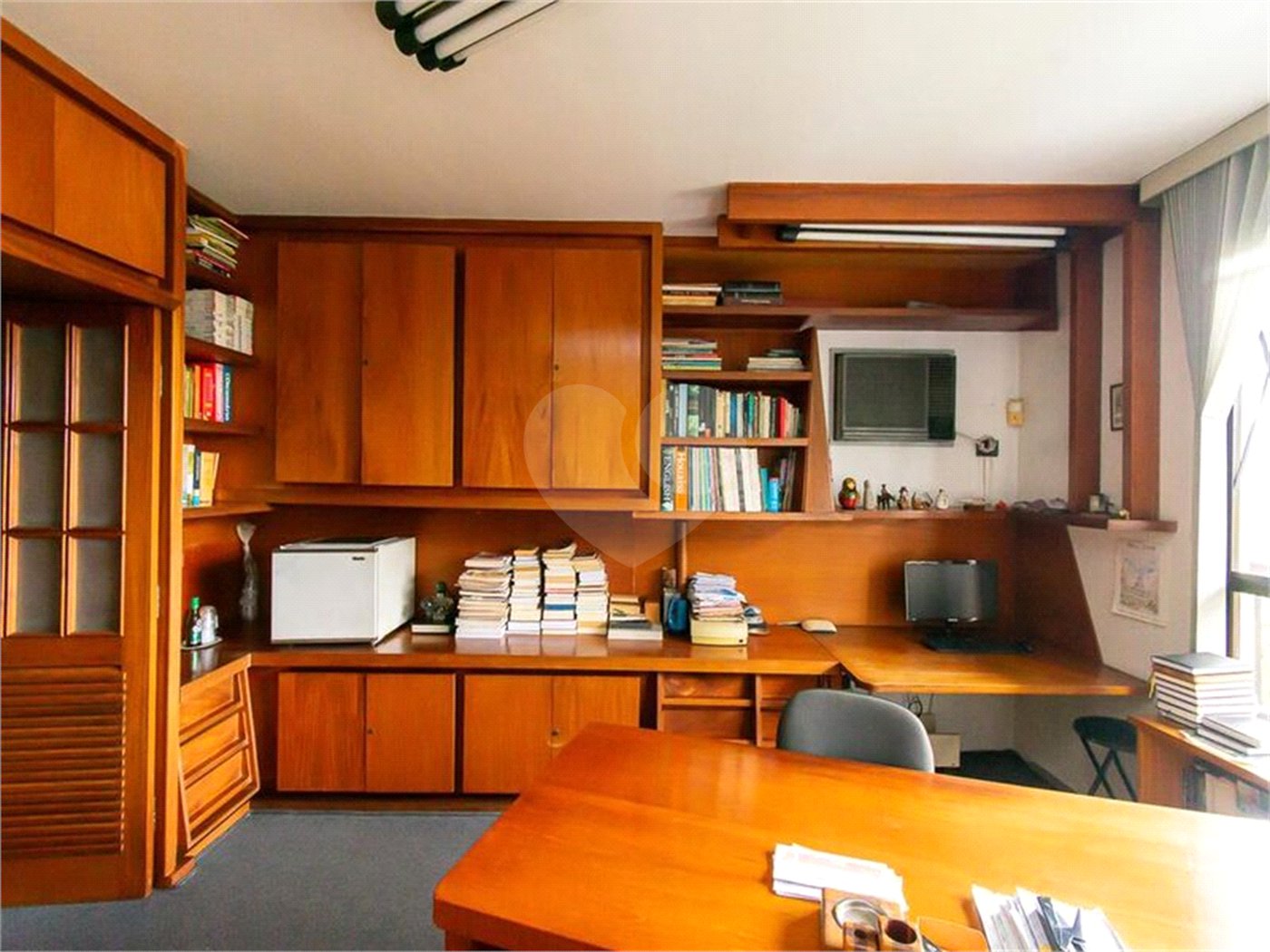 Casa à venda com 8 quartos, sendo 2 suítes, em Indianópolis, São Paulo, SP